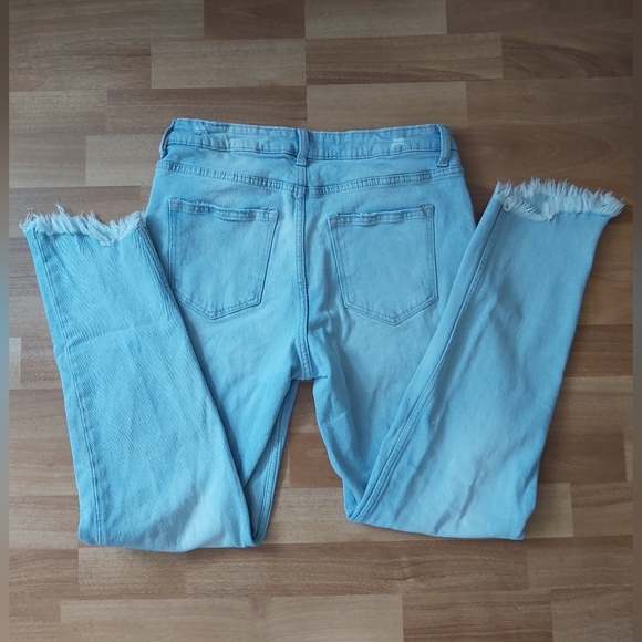 Divided Light Blue Slightly Distressed Buttoned Jeans Size 8 - Picture 5 of 6